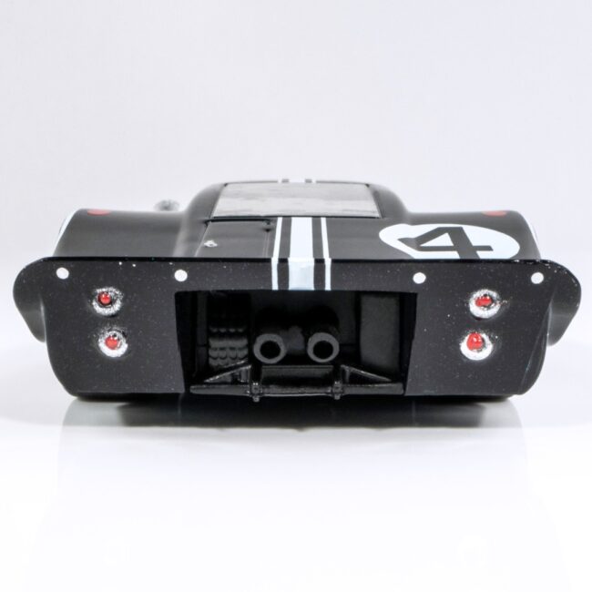 Exoto Ford GT40 MKIV N°4 – 24h Du Mans 1967 – 1/18, Boîte Et Surboîte