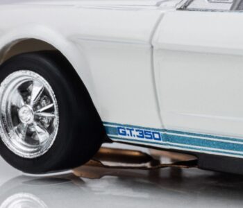 22068 Shelby Mustang GT350 WhtBlu - Detail 1