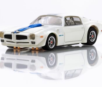 22096 - 1970 Pontiac Firebird Trans Am - WhtBlu - Left Front Angle